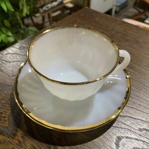 [24032603HT]fire king/ Fire King / milk glass /milkglas/ Golden shell /swirl gold trim/ cup & saucer / 6.