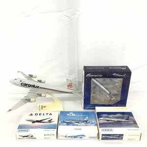  plastic model airplane passenger plane total 5 machine . summarize [CCAX8012]