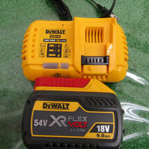 【中古】DEWALT 充電式工具まとめて グラインダ【DCG414】、マルノコ【DCS391】、ライト、充電器、バッテリー 格安出品！！_画像9