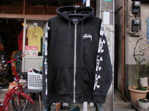 STUSSY（ステューシー）　黒いパーカー　サイズL