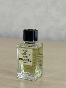 シャネル　CHANEL　No.19 オードトワレ　ml記載なしサンプル品　ミニ香水　ボトル　定形外発送は220円　②