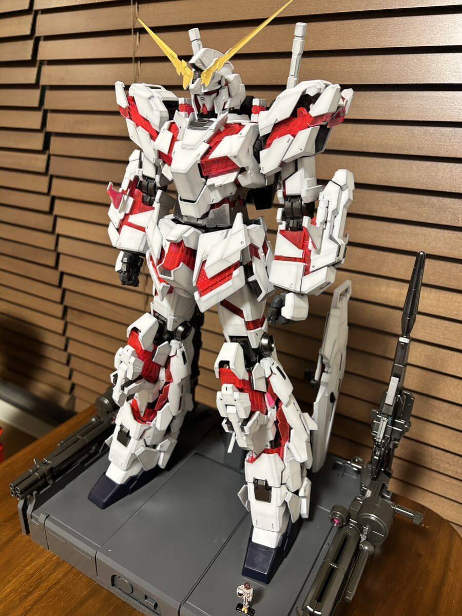 Bandai PG Unicorn Gundam LED lackiertes Fertigprodukt Gunpla Perfect Grade, Charakter, gundam, Mobile Suit Gundam UC (Einhorn)