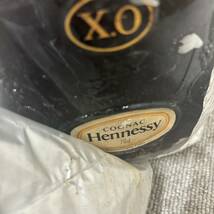 【MYT-3236】 未開栓 Hennessy ヘネシー XO 金キャップ クリアボトル 40% 700ml 液面低下、ラベル汚れ有 保管品 ブランデー お酒 写真参照_画像5