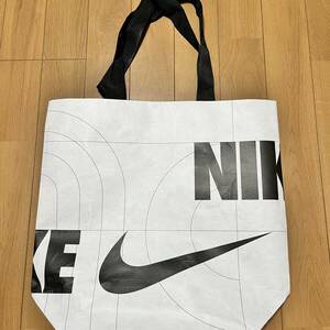 NIKE ショッピングバッグ　エコバッグ ショルダーバッグ　M トートバック　C