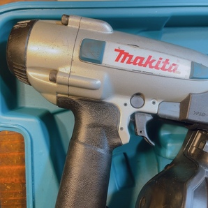 【7日保証・整備済】消耗部品交換♪マキタ makita 常圧 50mm 釘打ち機 AN504A ケース付き 動作良好！の画像6