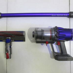 YK240326 dyson ダイソン digital slim fluffy SV18 コードレス スティッククリーナー 掃除機 サイクロン スタンド付の画像3