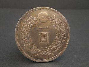 AR-485 1円銀貨 明治40年 一圓銀貨 古銭 重さ16.6g 径38.0㎜ 厚み1.8㎜ 真贋不明 コレクション 趣味 硬貨 貨幣 コイン