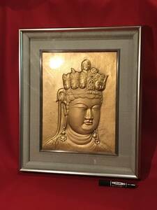 A7627●銅板 仏画【光信刻】彫金パネル 工芸美術 彫刻 額装品 金色レリーフ 八面六臂の縁起にちなんだ作品と思われます キズ汚れなどあり