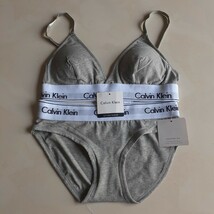 Sサイズ　カルバンクライン　ブラ&ショーツセット　上下セット　グレー　下着 Calvin klein CK 新品未使用_画像2