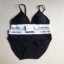 Mサイズ　カルバンクライン　ブラ&ショーツセット　上下セット　グレーとブラックセット　下着 Calvin klein CK 新品未使用_画像5