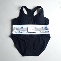 新品 Sサイズ　カルバンクライン　ブラ&ショーツセット　上下セット　グレーとブラックセット　下着 Calvin klein 未使用_画像5