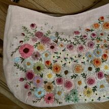 ポシェット　ショルダーバッグ☆リネン（麻）ピンク　たくさんの花の手刺繍☆ハンドメイド_画像2