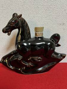 JP871＊古酒 未開栓品 SUNTORY WHISKY ROYAL サントリー ウイスキー ローヤル 干支ボトル 陶器ボトル 馬 600ml 43% 約1300g＊