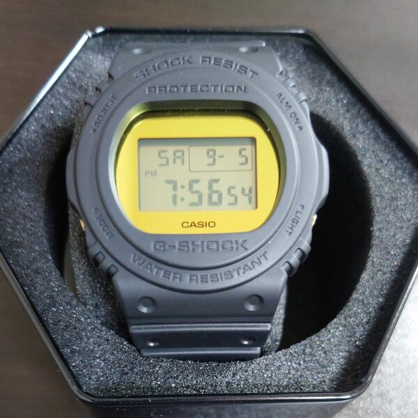 G-SHOCK Metallic Mirror Face 海外モデル DW-5700BBMB-1