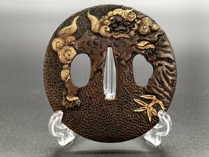 TJ35　刀鍔　獅子の図　銅製　透かし　絵金銀　日本刀装具　刀の鍔　刀剣美術　武道具　ツバ