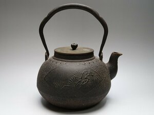 【青】030619鉄瓶　扇文彫刻　黄銅蓋　時代煎茶道具