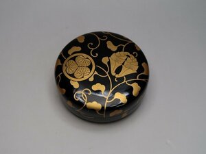 【青】030701木地塗漆金蒔絵　蓋物香合　家紋　花草文　時代漆器