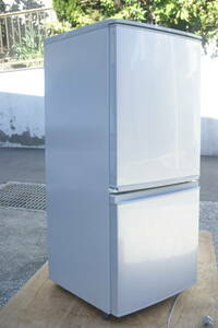 2020年製　2ドア 137L　シャープ　ノンフロン冷凍冷蔵庫　SJ-D14F-S
