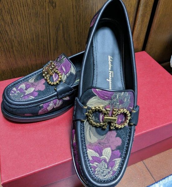 フェラガモ Ferragamo ローファー レザーシューズ 花柄