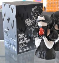 ★新品未使用 GOIN × INSTINCTOY × Mighty Jaxx BAD APPLE LIQUID EROSIN ver. / コラボ RED 赤 INSTINCTOY 150体限定 白雪姫_画像1