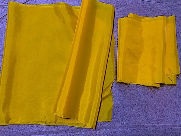 神羽314）山吹色化繊反物ハギレ　巾17cm長さ205cm　＋　巾36cm長さ285cm　