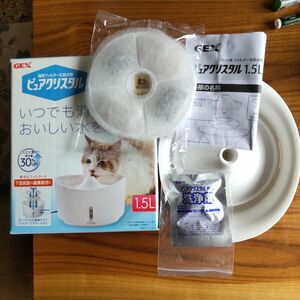 ピュアクリスタル 猫用フィルター式給水器 軟水化フィルター、洗浄剤つき 1.5L GEX