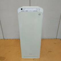 ◇DAIKIN 空気清浄機 MCK55TJ-W 2016年製 室内用 PM2.5対応 ホワイト ダイキン 通電OK/現状品 ◇K91383 _画像1