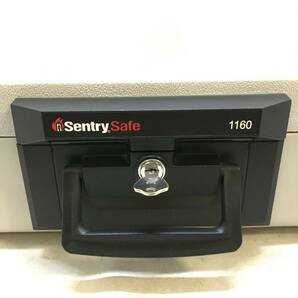 # SentrySafe 1160 セントリーセーフ 鍵付 金庫 保管庫 収納ケース セキュリティ ケース 入れ物 耐火 ひび割れ 現状品 #C30215の画像6