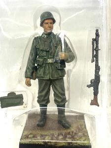  rare .. company 1/35 combat figure . war clothes ..( one hand life ru)