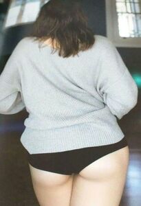 衛藤美彩写真集 話を聞こうか。