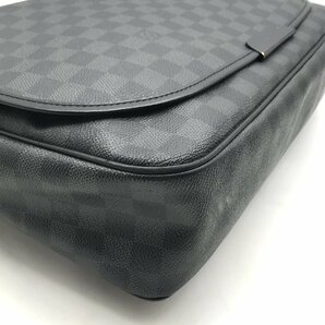 良品 LOUIS VUITTON ルイヴィトン ダミエ グラフィット ダニエルGM メッセンジャー ショルダー バッグ ブラック a2166の画像4