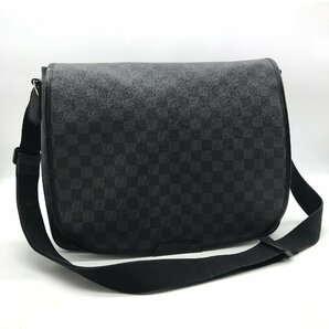 良品 LOUIS VUITTON ルイヴィトン ダミエ グラフィット ダニエルGM メッセンジャー ショルダー バッグ ブラック a2166の画像1