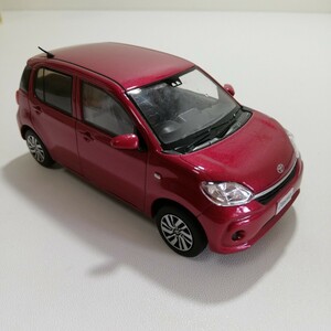 TOYOTA トヨタ Passo パッソ 店頭展示用 1/30 色見本 ミニカー ダイキャスト製 マゼンタベリーマイカメタリック