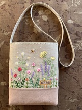 ハンドメイド、手刺繍、「蜜蜂とハーブガーデンのスマホ＆グラスケース」２way,_画像7