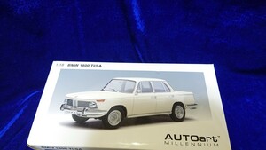 BMW 1800 TISA `ノイエ・クラッセ` （ホワイト） （1/18スケール 70623）