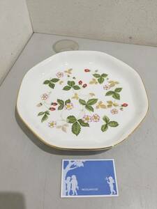 ■【56954】未使用特選美品★WEDGWOOD　ウエッジウッド　ワイルドストロベリー　8角皿　直径24.5ｃｍ　高さ3.6ｃｍ■