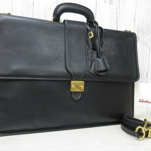 極美品 Ferragamo フェラガモ ビジネスバッグ ショルダーバッグ バッグ レザー 黒 A4収納可 2WAY メンズ 69989の画像2