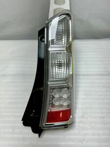 S-2827 N-BOX 右 テールライト LED JF1 JF2 後期 ICHIKOH D105 打刻:T HONDA エヌボックス 純正 3.5AM