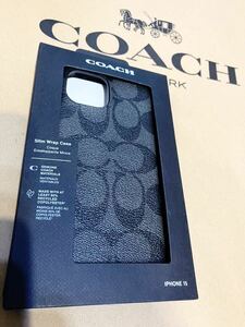 送料込●新品● COACH ダーク系B iPhone15 iPhoneケース 型押しレザー シグネチャー スマホケース コーチ コーテッドキャンバス