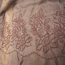 裏地花柄刺繍入り