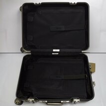 美品 リモワ トパーズ チタニウム 923.52.03.4 スーツケース 32L 4輪 ゴールド TSA搭載ダイヤルロック RIMOWA_画像6