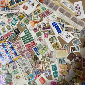 大量 外国切手 使用済 紙付き まとめての画像10