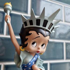 新品 Betty Boop ベティちゃん 自由の女神 レジンドール フィギュア アメリカン インテリア liberty NY 置物の画像2