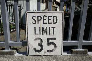 ビンテージ　SPEED　LIMIT ３５　看板　メタルサイン　ロードサイン　世田谷ベース アメリカ　USA ガレージ インテリア　本物　道路標識