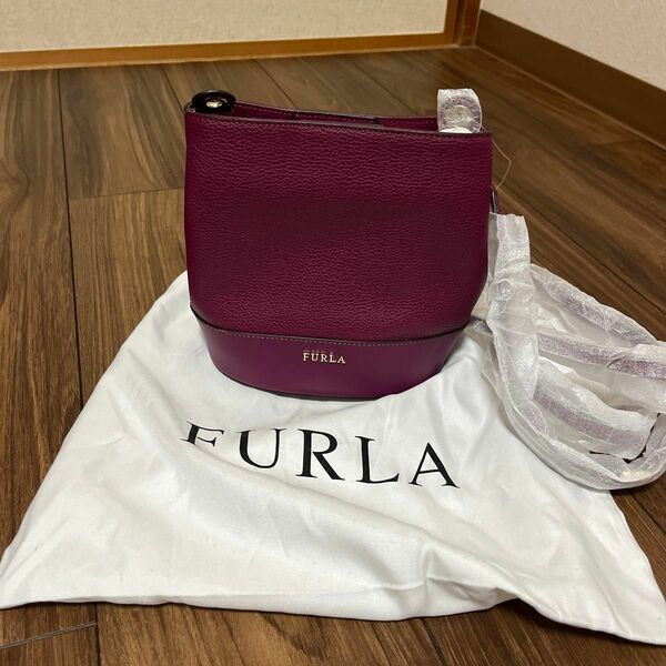 FURLA フルラ　クロスボディバック　斜めがけ