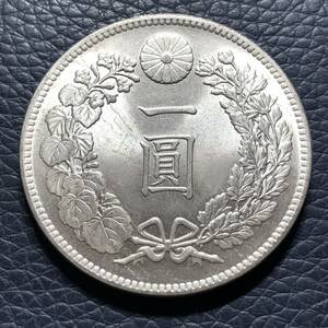 日本古銭 新1円銀貨　明治16年　貨幣 竜 菊紋 貿易銀　一円銀貨 大型銀貨