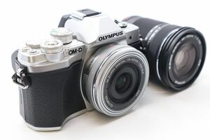 ☆全額返金保証！最速発送！【OLYMPUS OM-D E-M10 ダブルズームキット ミラーレス一眼 動作確認済】☆（202402-28701-kaitori）