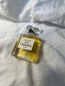 シャネル N19　CHANEL　(19番）香水　１４ml 未使用　旅行携行に