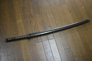 うぶ品　時代物　武具　日本刀拵え　刀装具　金工装具　金象嵌　蛍　全長106cm　古美術品