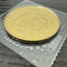 送料無料【未開封品】天皇陛下 御在位60年記念硬貨 １０万円金貨K２４純金拾万円金貨/拾万円/昭和61年 ブリスターパック 純金 金貨 20g _画像4